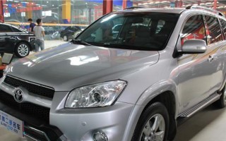 2012款丰田RAV4（一款引领豪华SUV潮流的经典之作）